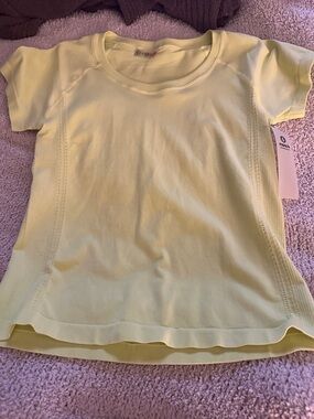 NWT Mono B lime workout top. Size large